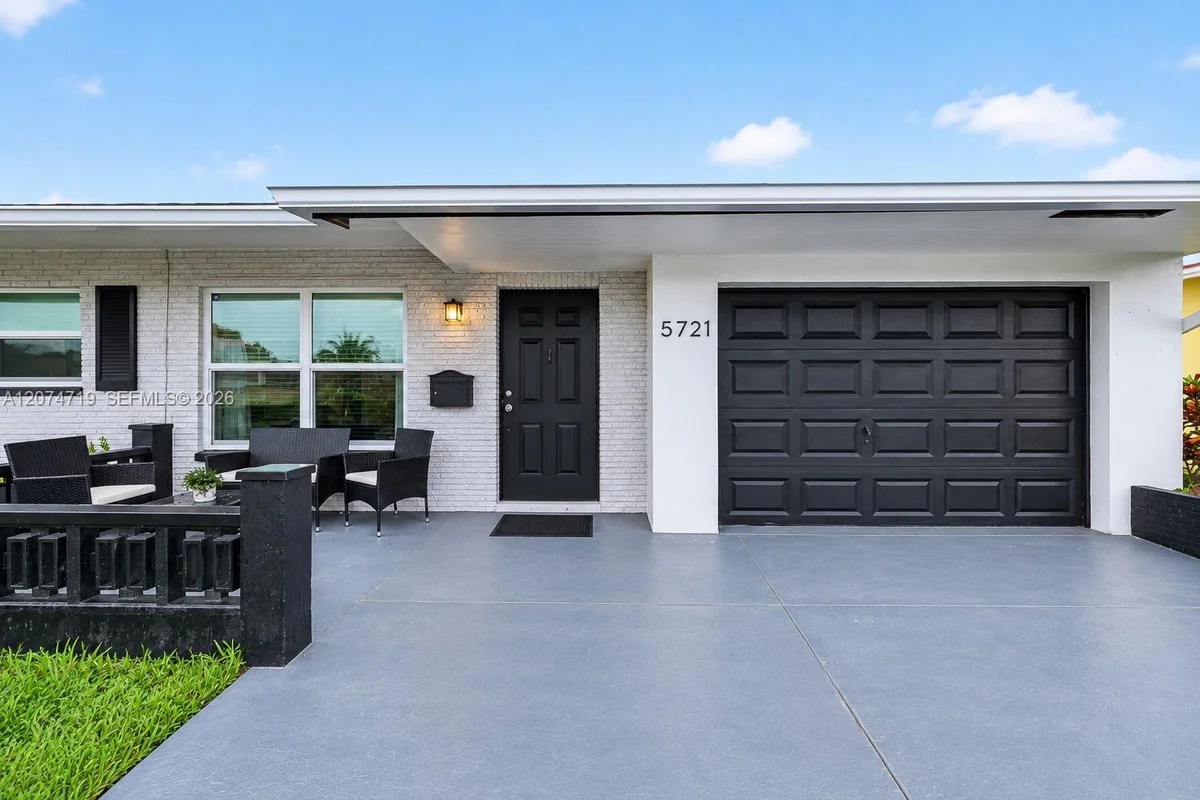5721 NW 64th Way, Tamarac: photo 1 of 30