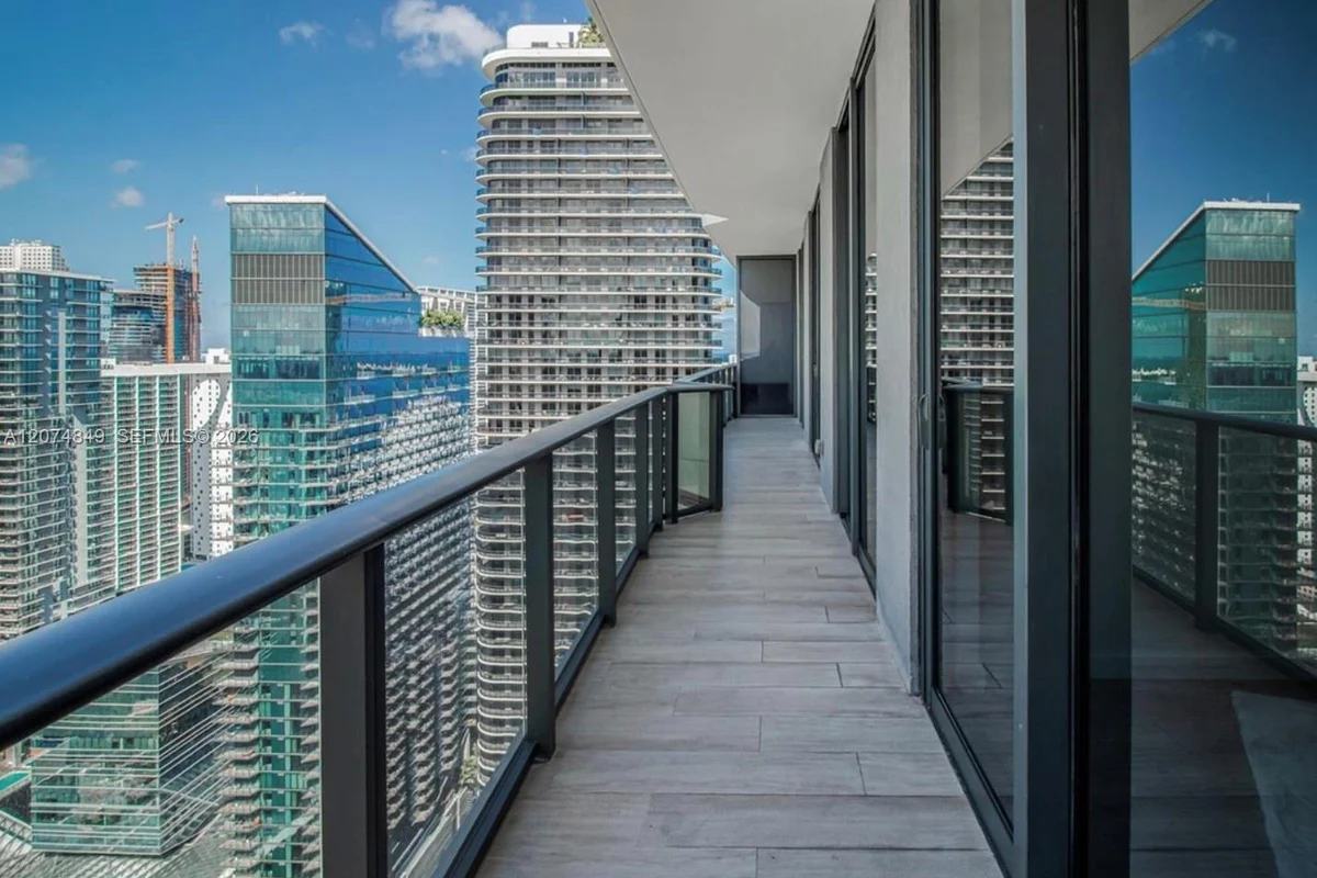 55 SW 9th St #4409, Miami: photo 1 of 18