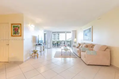 16711 Collins Ave #706, Sunny Isles Beach: photo 1 of 14