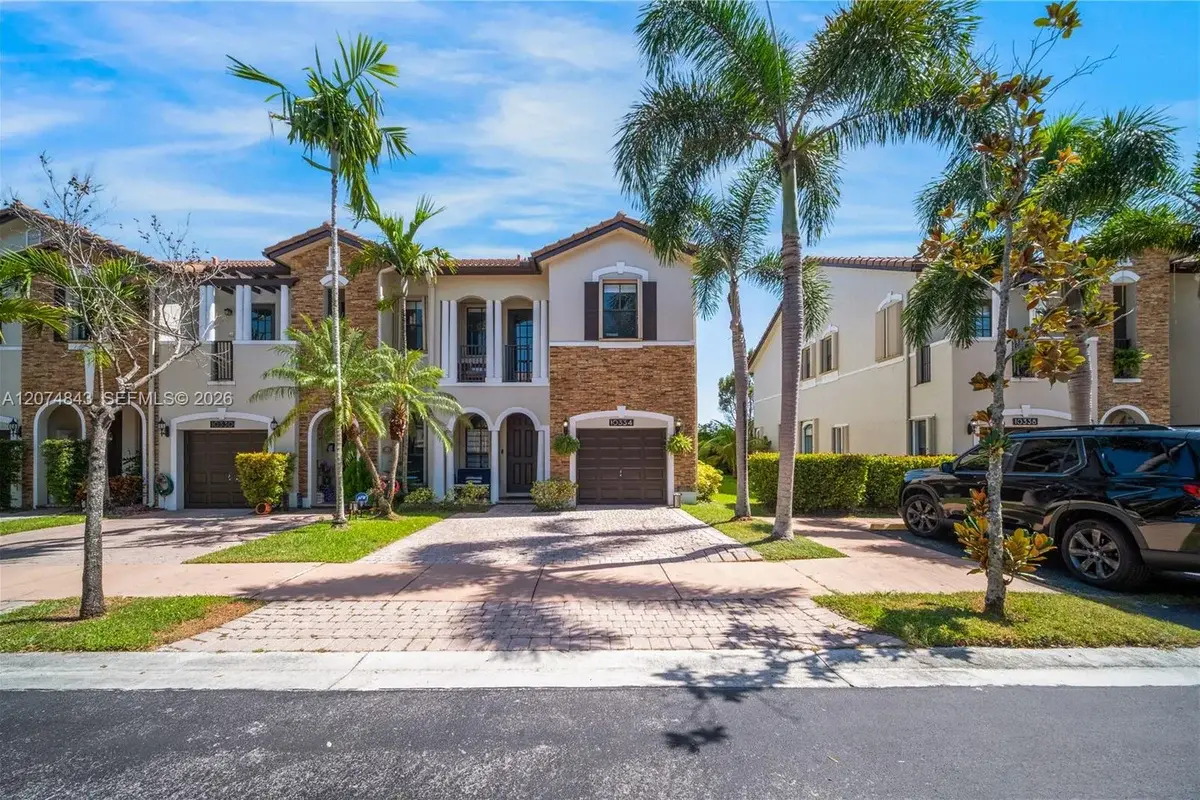 10334 NW 30th Ter, Doral: photo 1 of 34