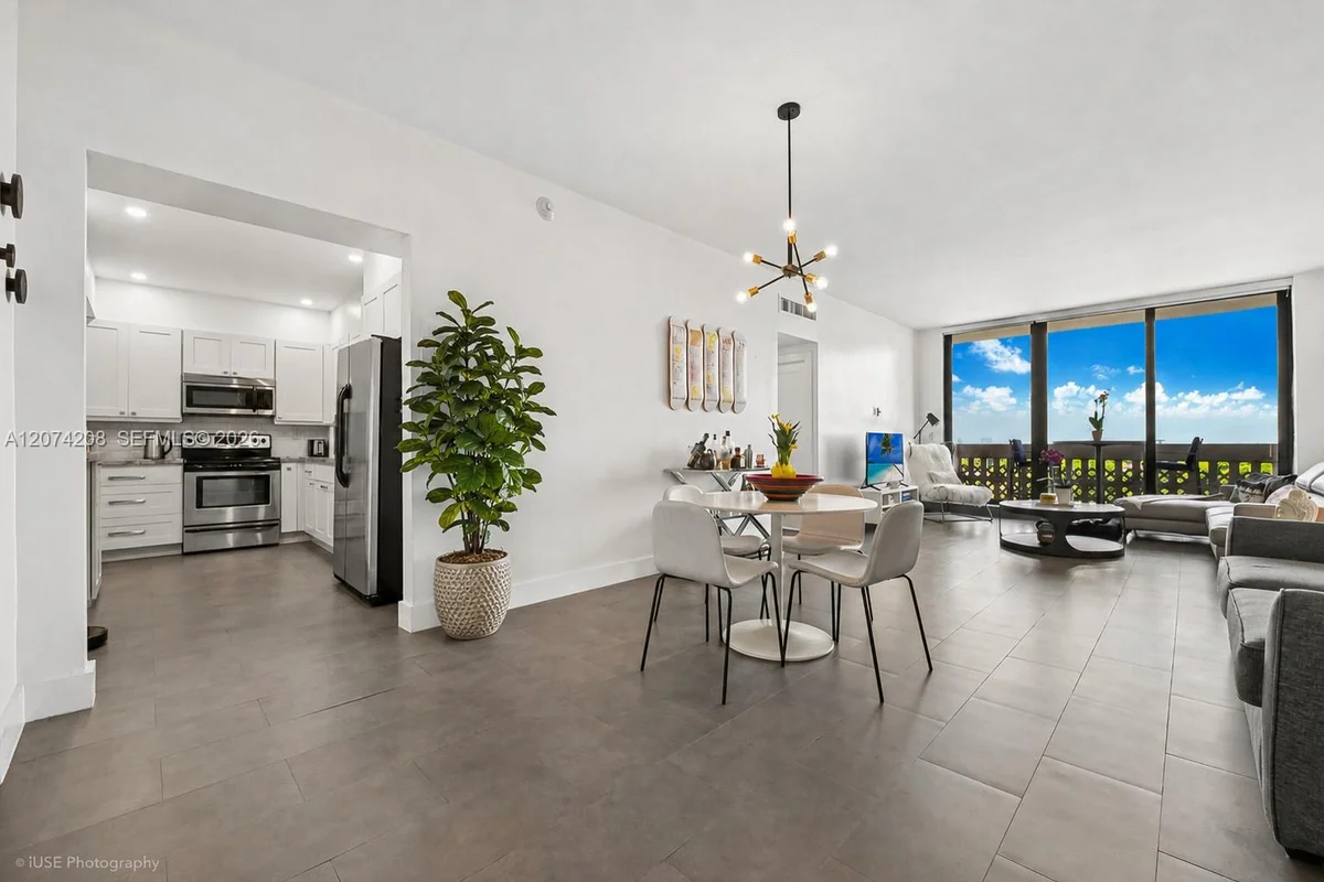90 Edgewater Dr #PH11, Coral Gables: photo 1 of 19