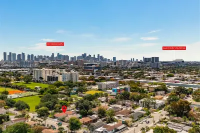 1864 NW 27th St #B, Miami: photo 1 of 9