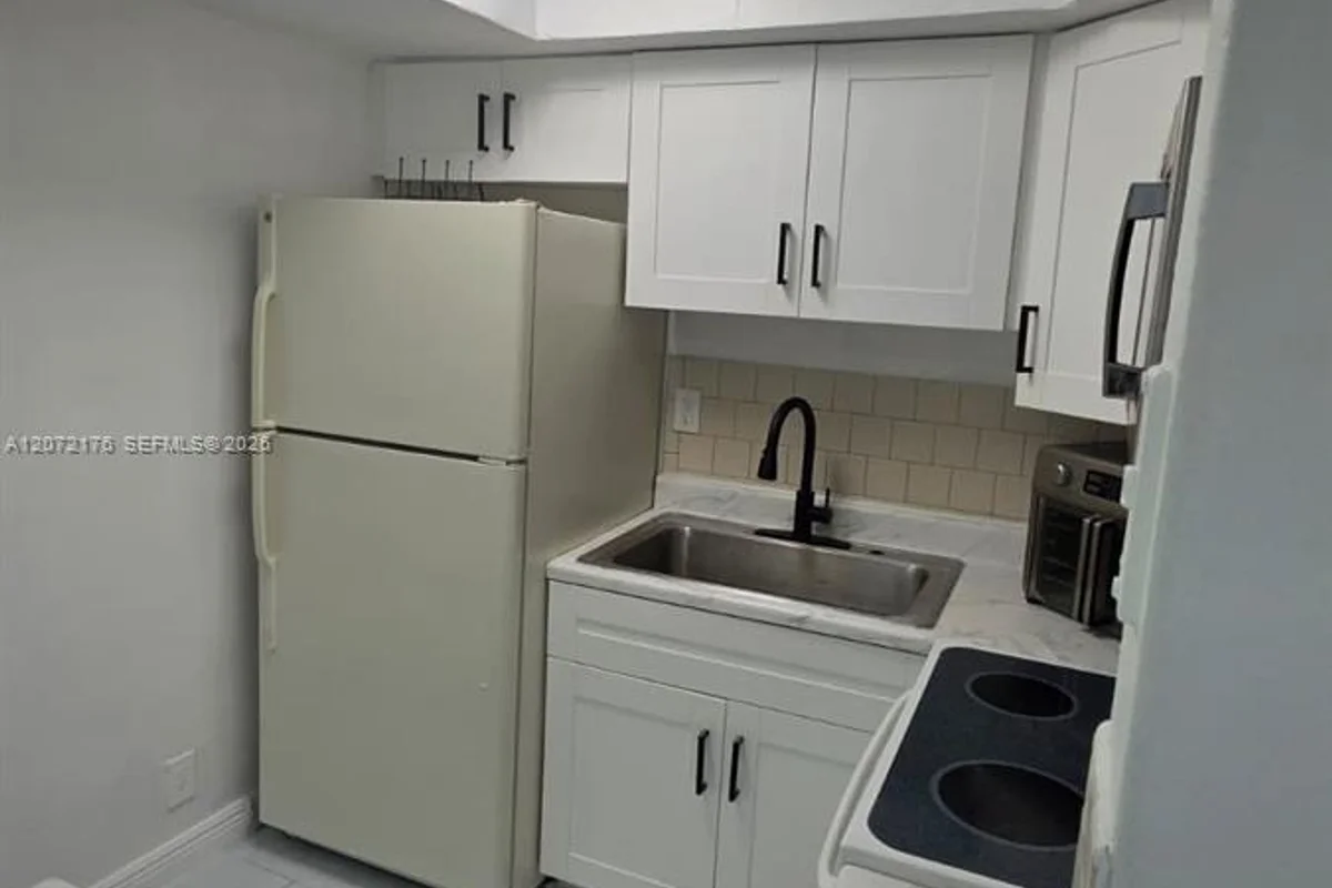 5303 NW 18th Ct, Lauderhill: photo 1 of 6