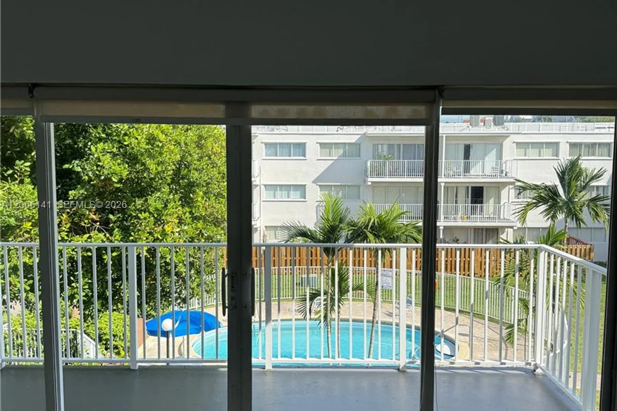 7713 SW 88th St #A315, Miami: photo 1 of 23