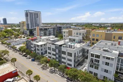 425 N Andrews Ave #202, Fort Lauderdale: photo 1 of 26