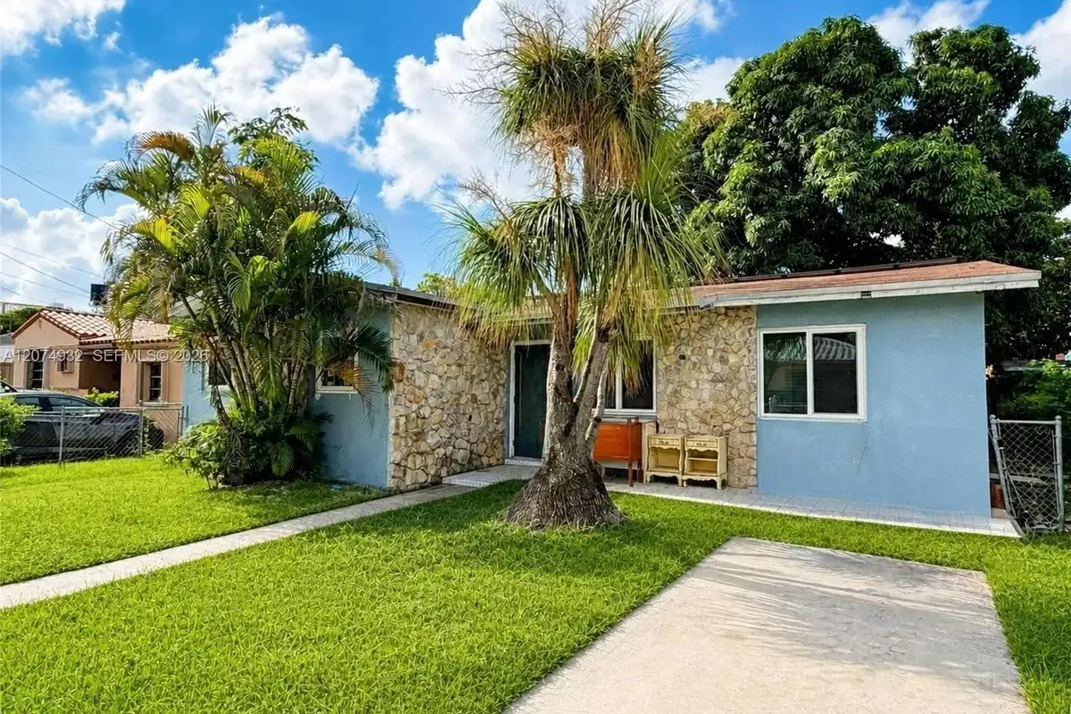 56 NW 39th St, Miami: photo 1 of 16