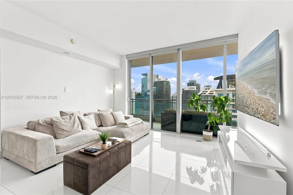 92 SW 3rd St #4904, Miami: photo 1 of 15