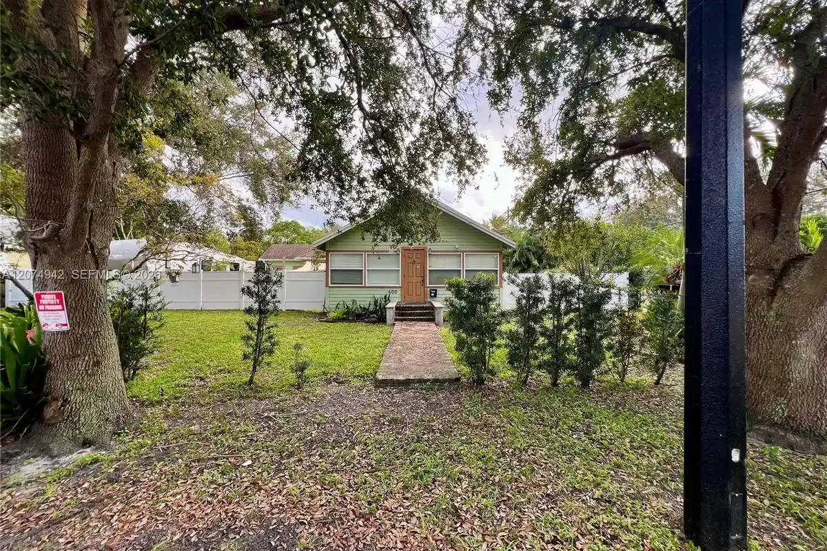 400 NE 3rd St, Pompano Beach: photo 1 of 21