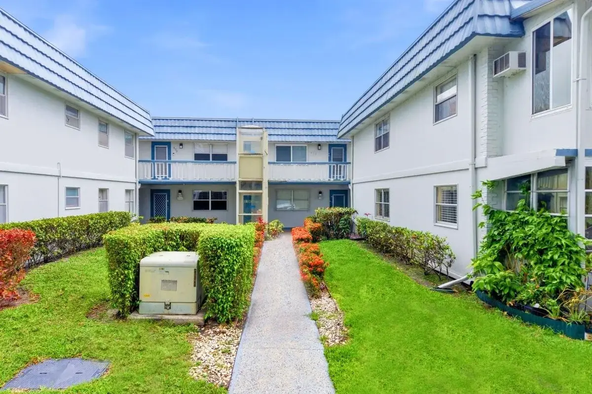 210 Tuscany Ln, Delray Beach: photo 1 of 34