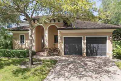 11404 Four Fillies Rd, Pinecrest: photo 1 of 42