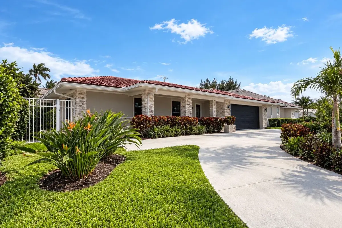 1221 Singer Dr, Riviera Beach: photo 1 of 25