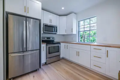 20 NE 169th St #1-2, North Miami Beach: photo 1 of 28