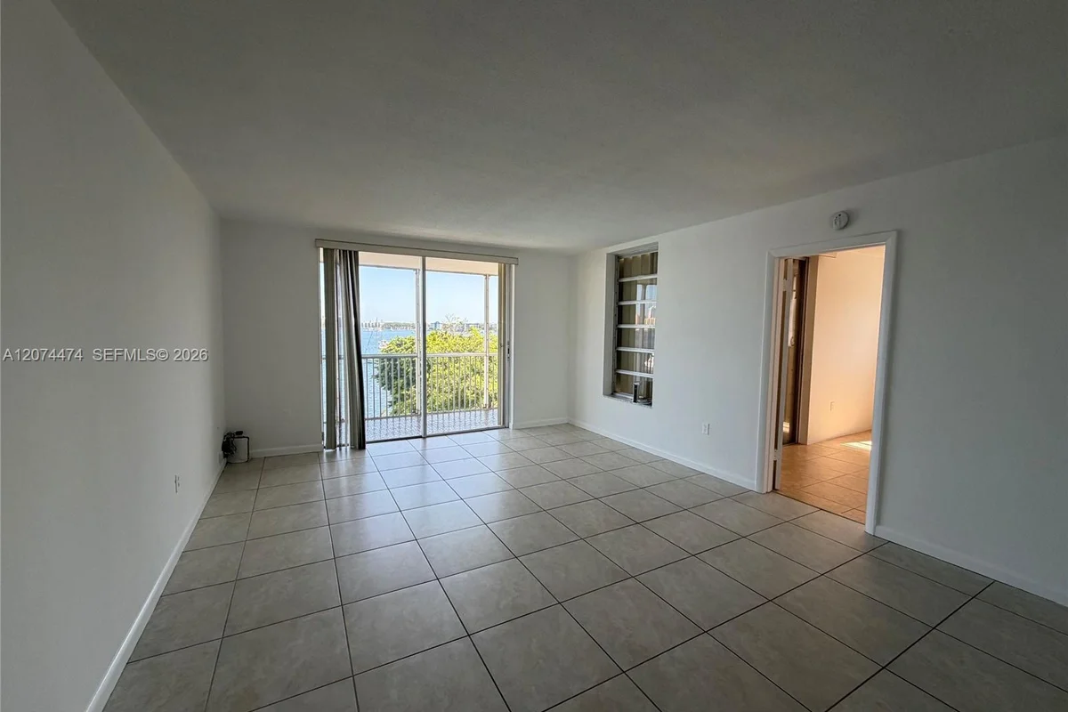 2910 Point East Dr #M514, Aventura: photo 1 of 17