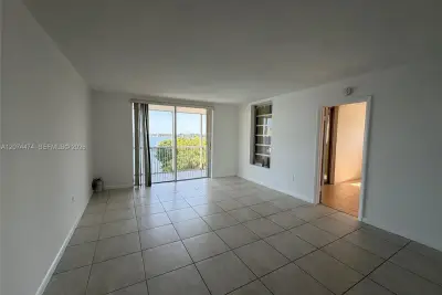 2910 Point East Dr #M514, Aventura: photo 1 of 17
