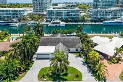 2540 Mercedes Dr, Fort Lauderdale: photo 1 of 40