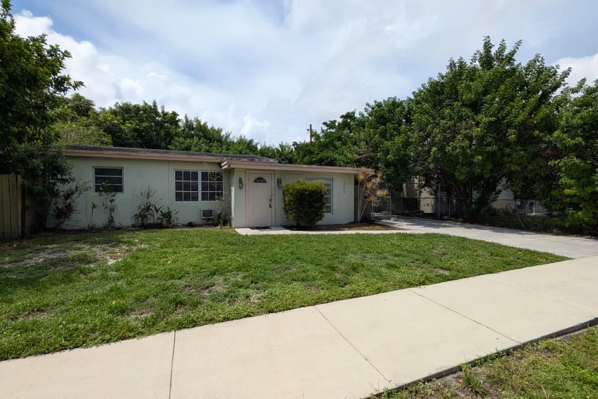 1448 NE 27th Ct, Pompano Beach: photo 1 of 26