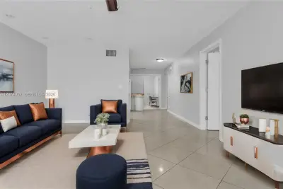 2175 NE 56th St #103, Fort Lauderdale: photo 1 of 34