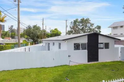 2388-2390 NE 173rd St, North Miami Beach: photo 1 of 26