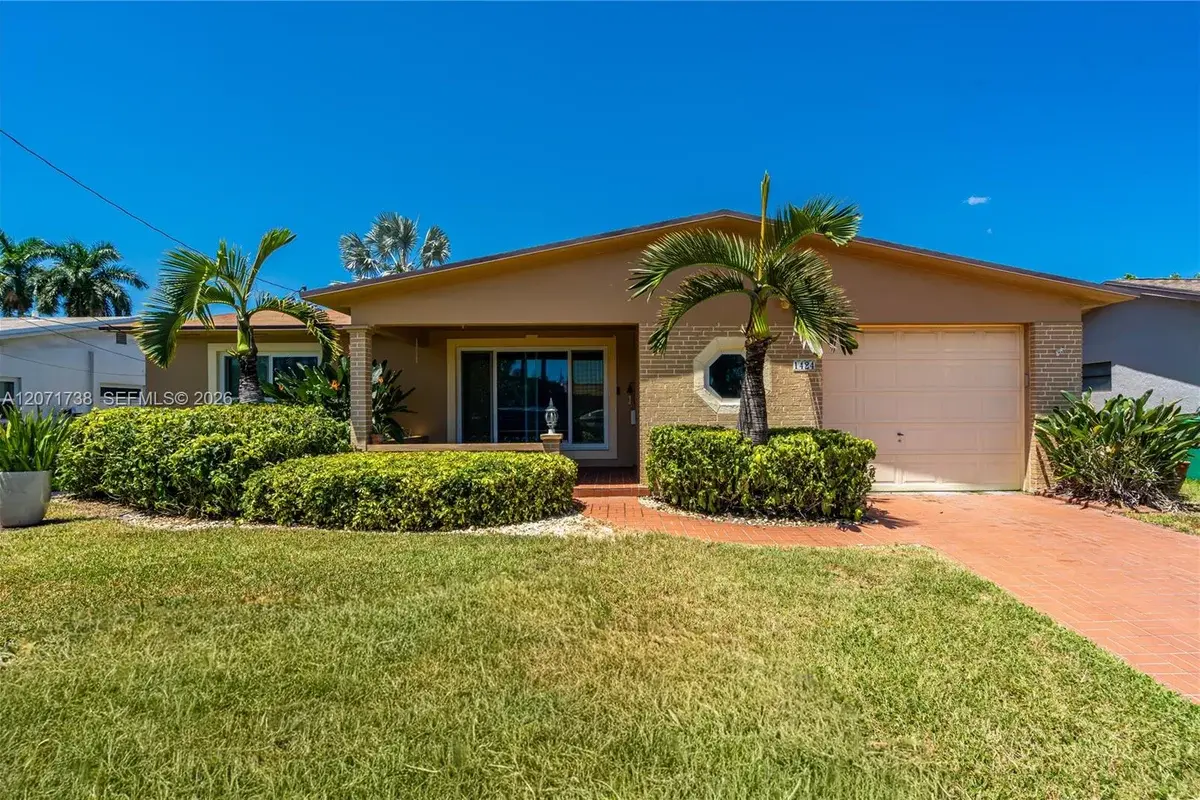 1424 Nautilus Isle, Dania Beach: photo 1 of 33