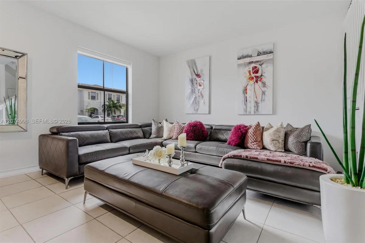 10009 SW 228th Ter, Miami: photo 1 of 49