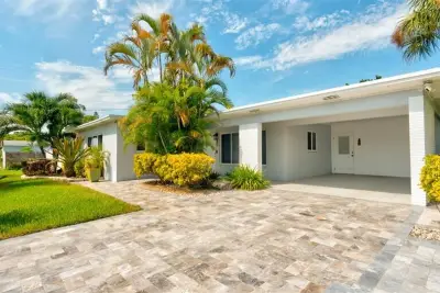 701 SE 1st St, Boynton Beach: photo 1 of 59