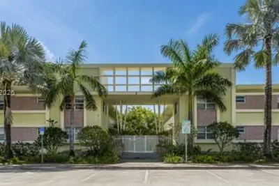 350 S Shore Dr #15, Miami Beach: photo 1 of 28