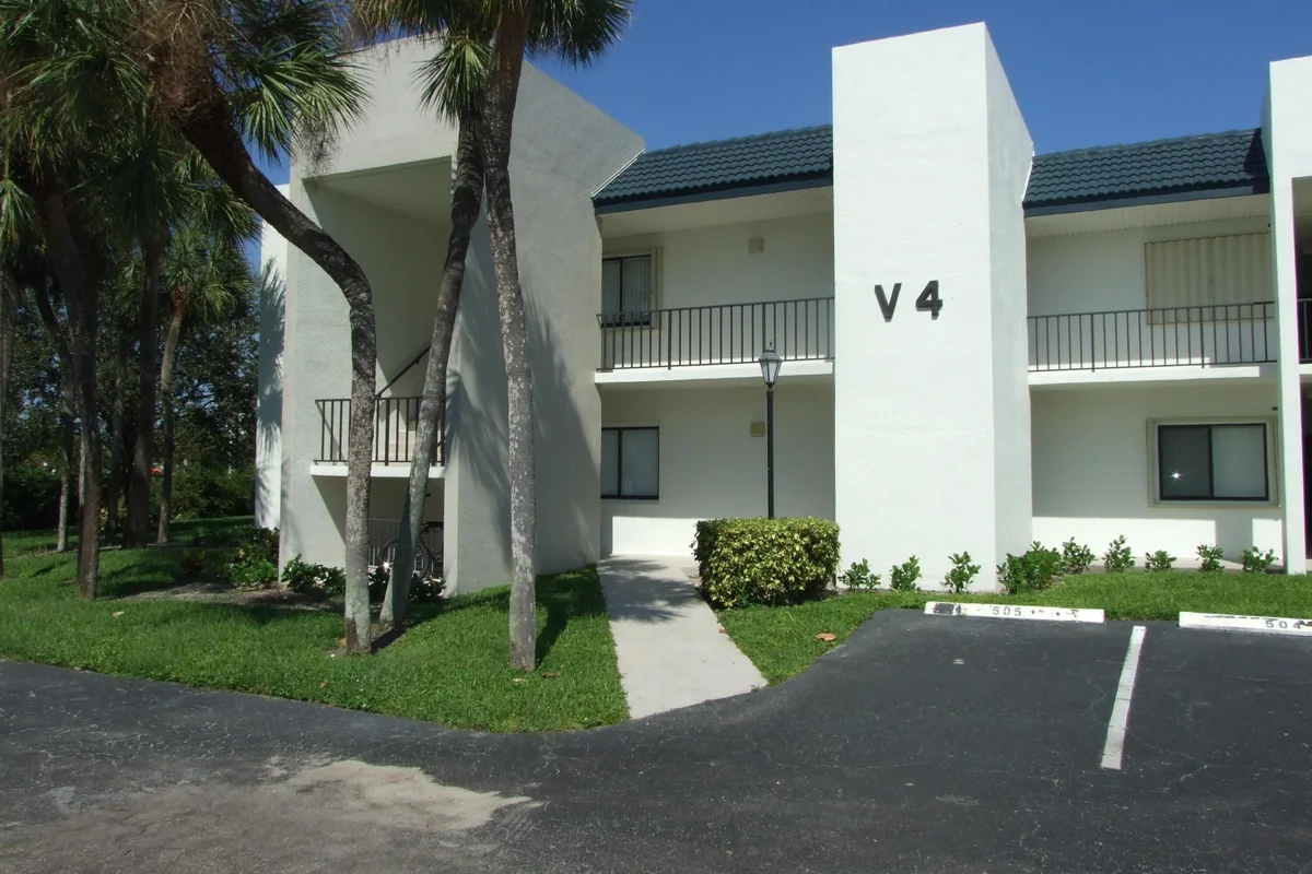 1605 US-1 #V4 203, Jupiter: photo 1 of 33