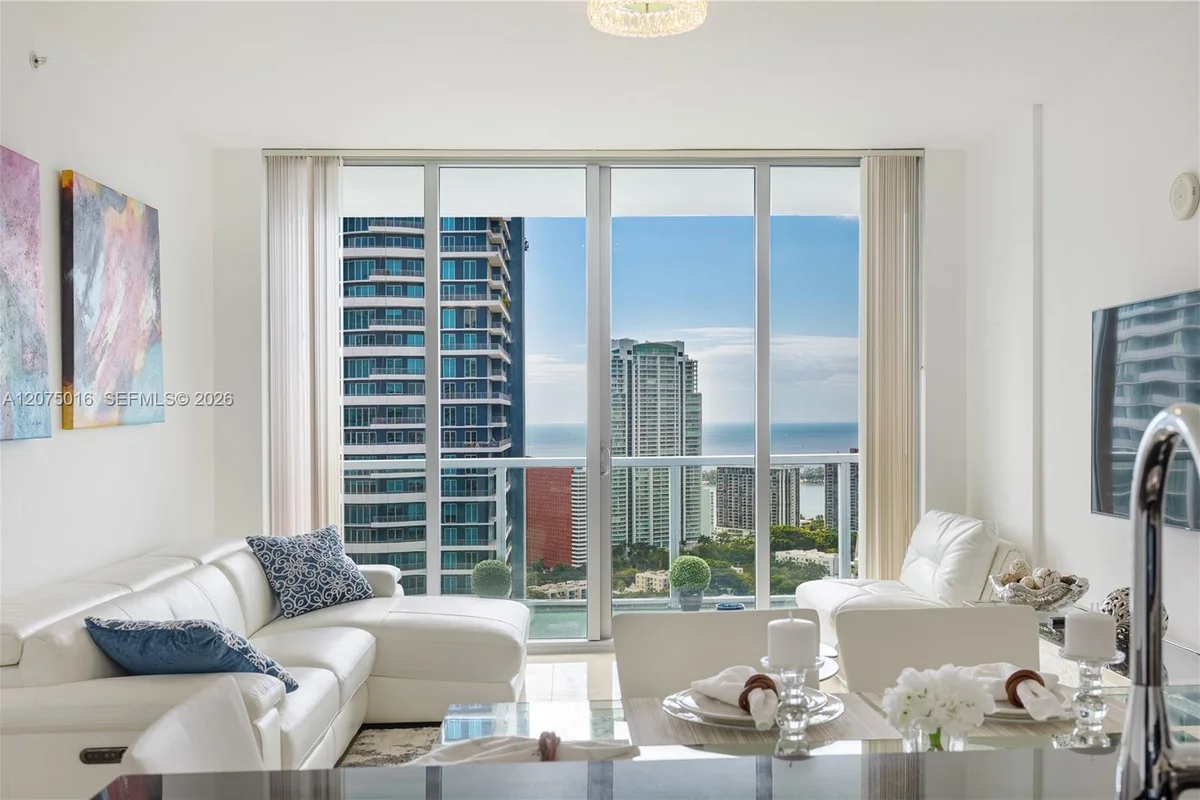 79 SW 12th St #3704, Miami: photo 1 of 42
