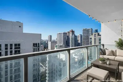253 NE 2nd St #3104, Miami: photo 1 of 13