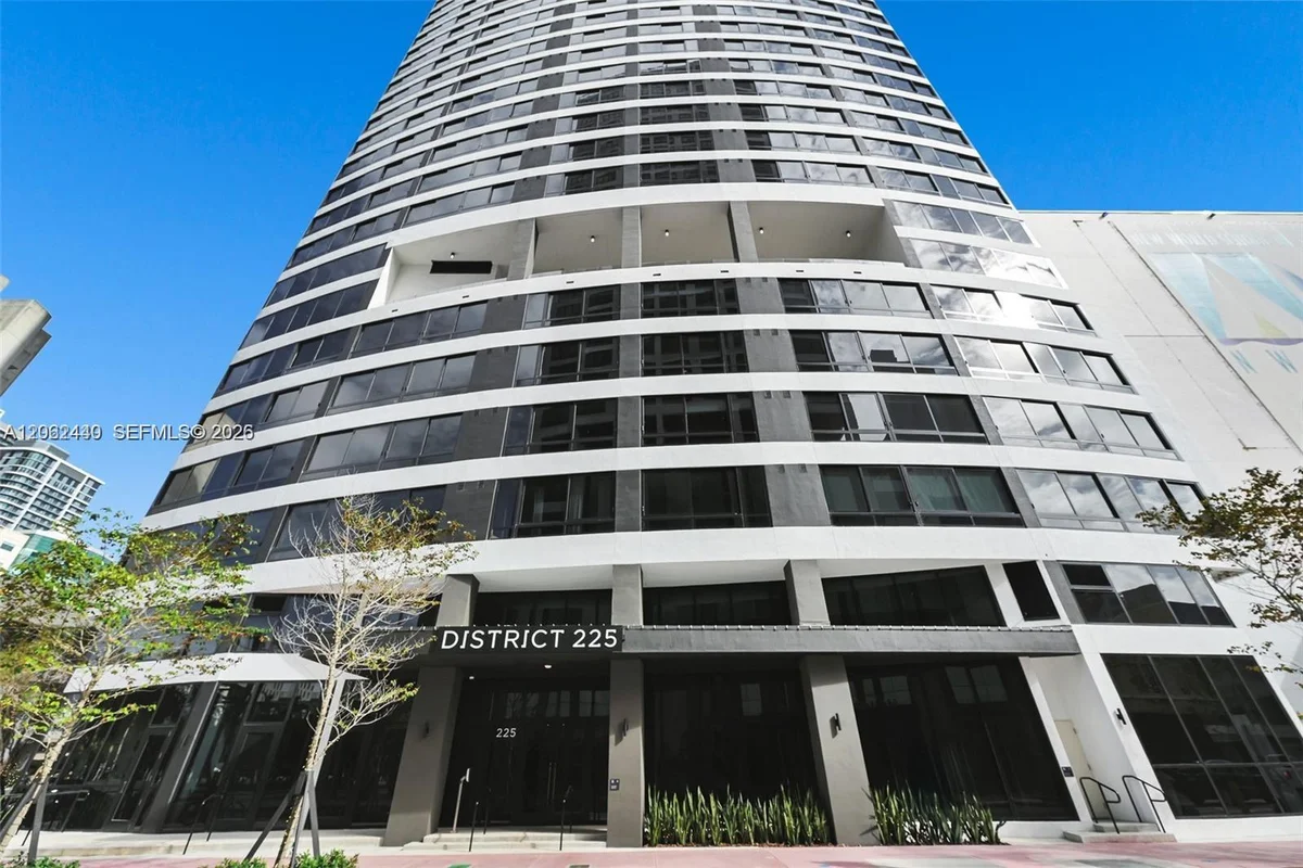 225 N Miami Ave #1801, Miami: photo 1 of 25