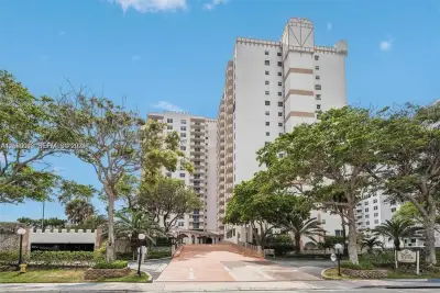 1865 S Ocean Dr #2D, Hallandale Beach: photo 1 of 24