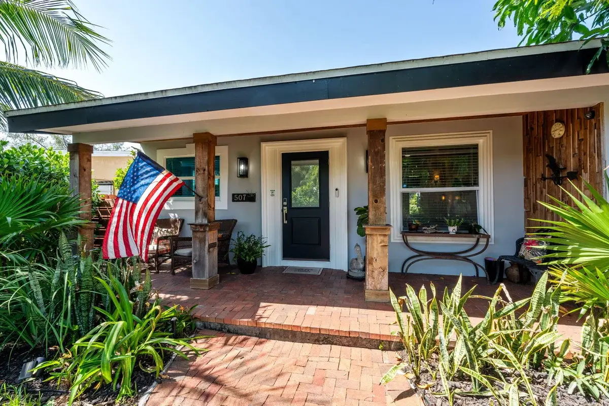 507 Minnesota St, Lantana: photo 1 of 40