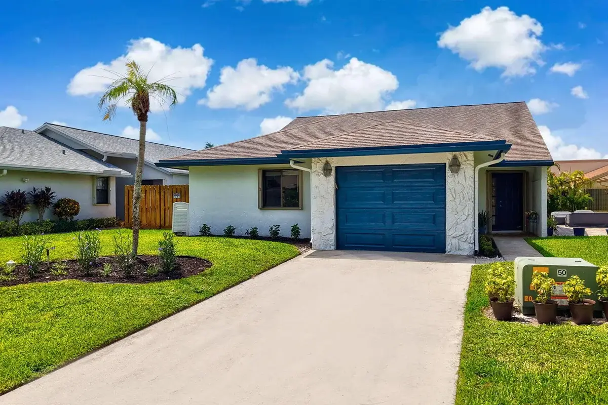 2390 NW 15th St NW, Delray Beach: photo 1 of 32