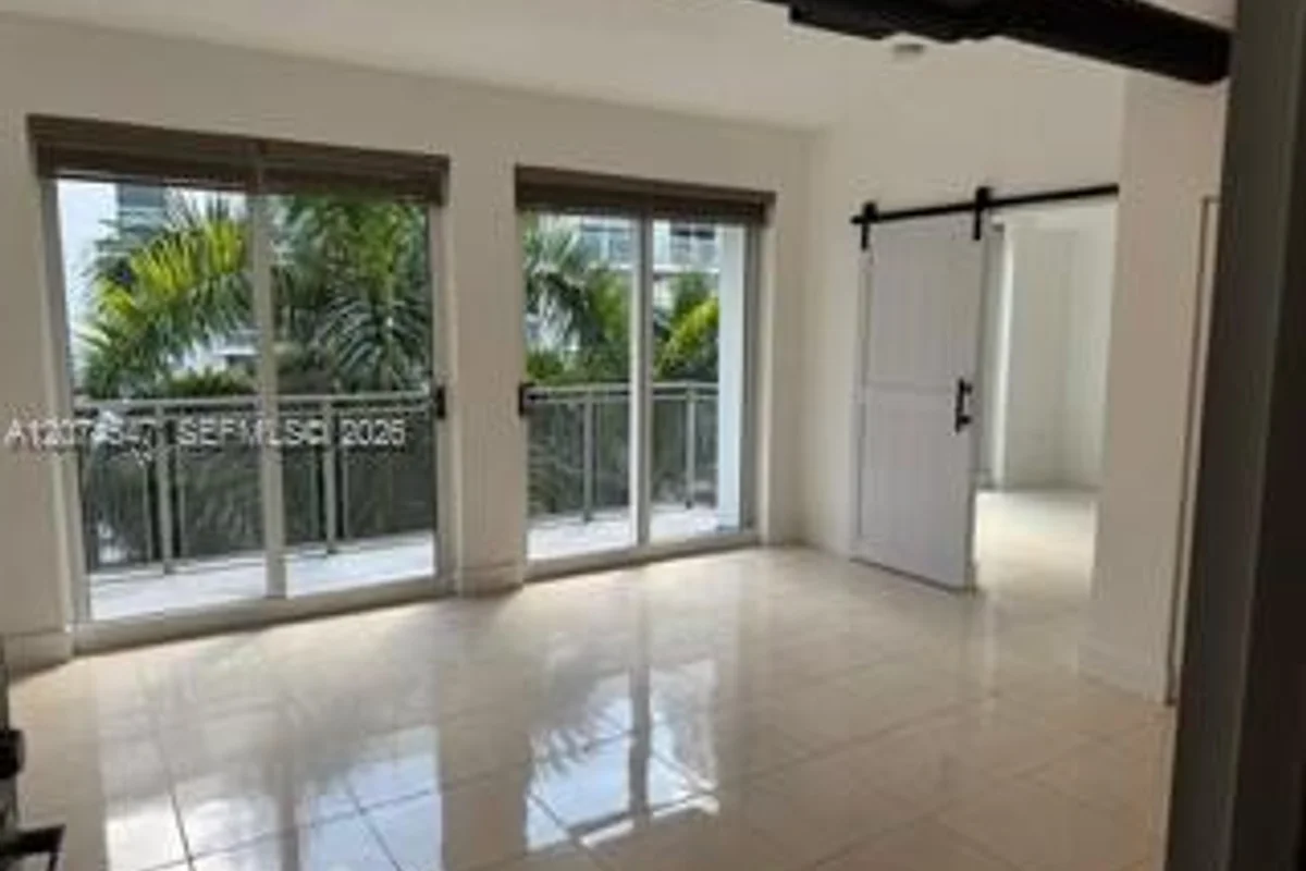 455 NE 25th St #510, Miami: photo 1 of 23