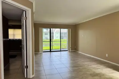 8749 NW 39th St, Sunrise: photo 1 of 14