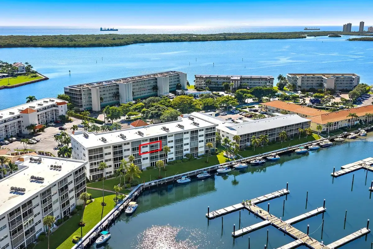 29 Yacht Club Dr #405, North Palm Beach: photo 1 of 20