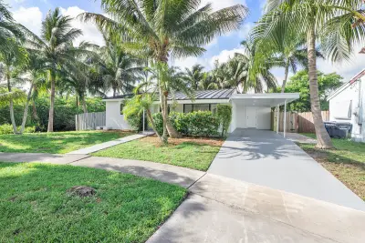 3030 Arthur St, Hollywood: photo 1 of 50