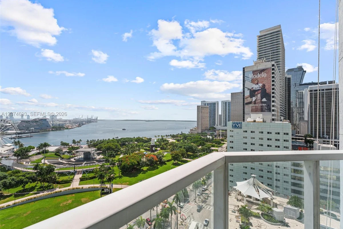 244 Biscayne Blvd #1803, Miami: photo 1 of 41