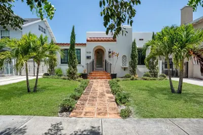 1424 SW 11th St, Miami: photo 1 of 27