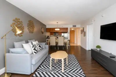 1200 Brickell Bay Dr #3207, Miami: photo 1 of 15