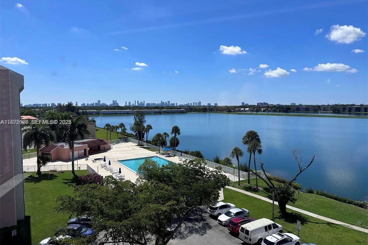 20850 San Simeon Way #603-5, Miami: photo 1 of 21