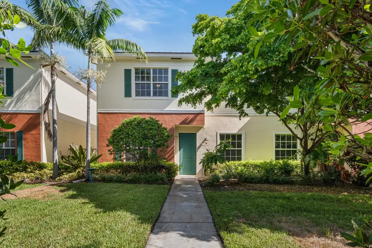 144 SW 7th Ct, Pompano Beach: photo 1 of 36
