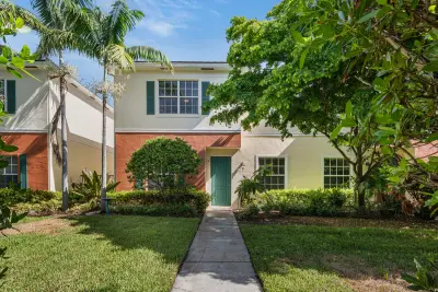 144 SW 7th Ct, Pompano Beach: photo 1 of 36