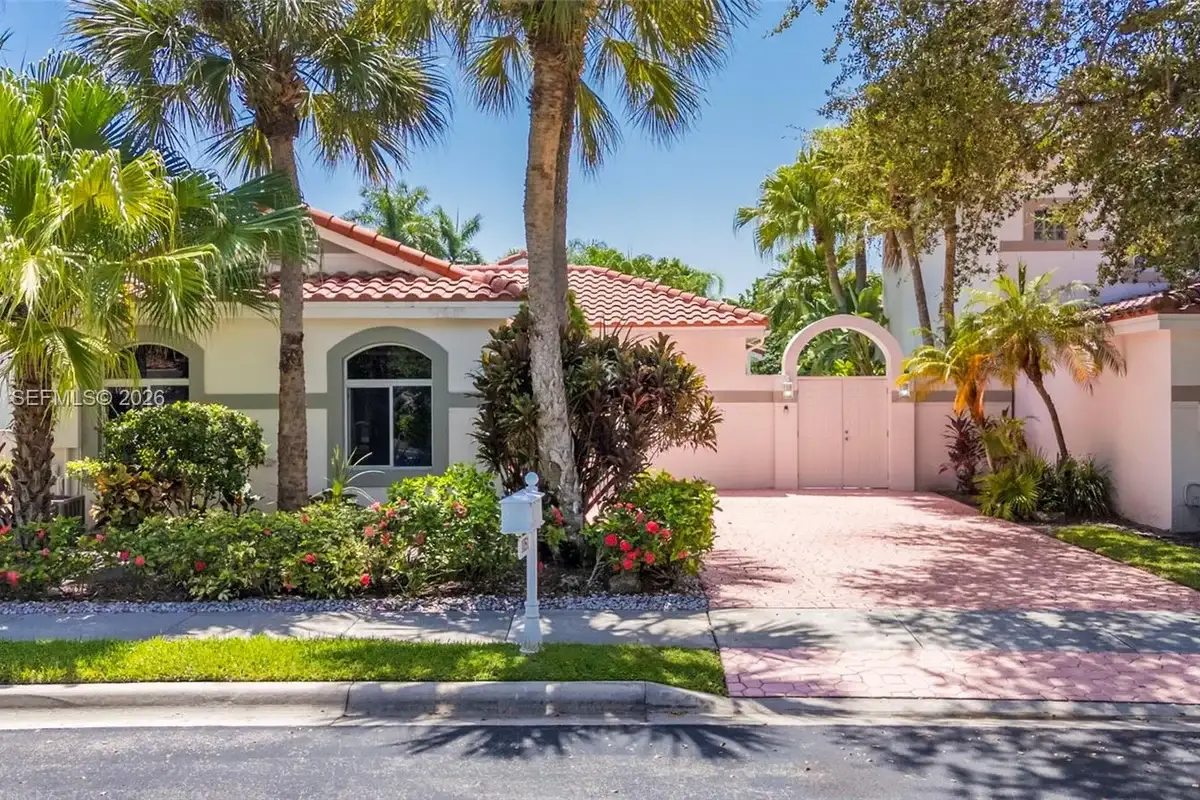 1051 Bel Aire Dr W, Pembroke Pines: photo 1 of 43