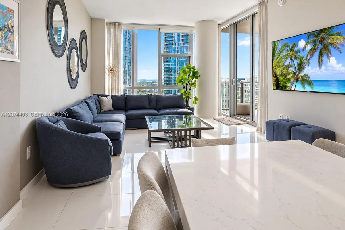 851 NE 1st Ave #3301, Miami: photo 1 of 50