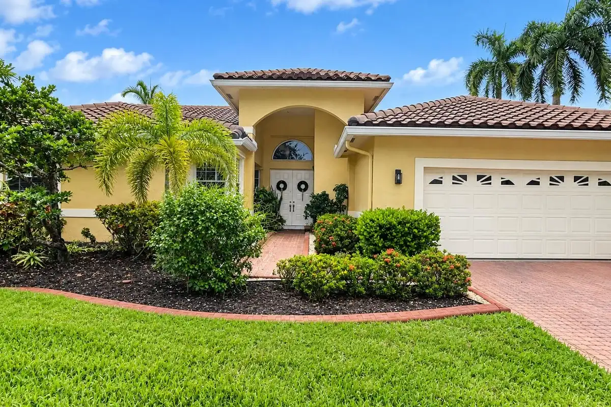 18301 NW 16th St, Pembroke Pines: photo 1 of 32