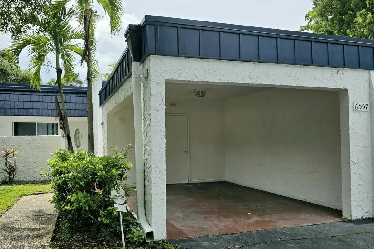 6557 NW 99th Ave, Tamarac: photo 1 of 10