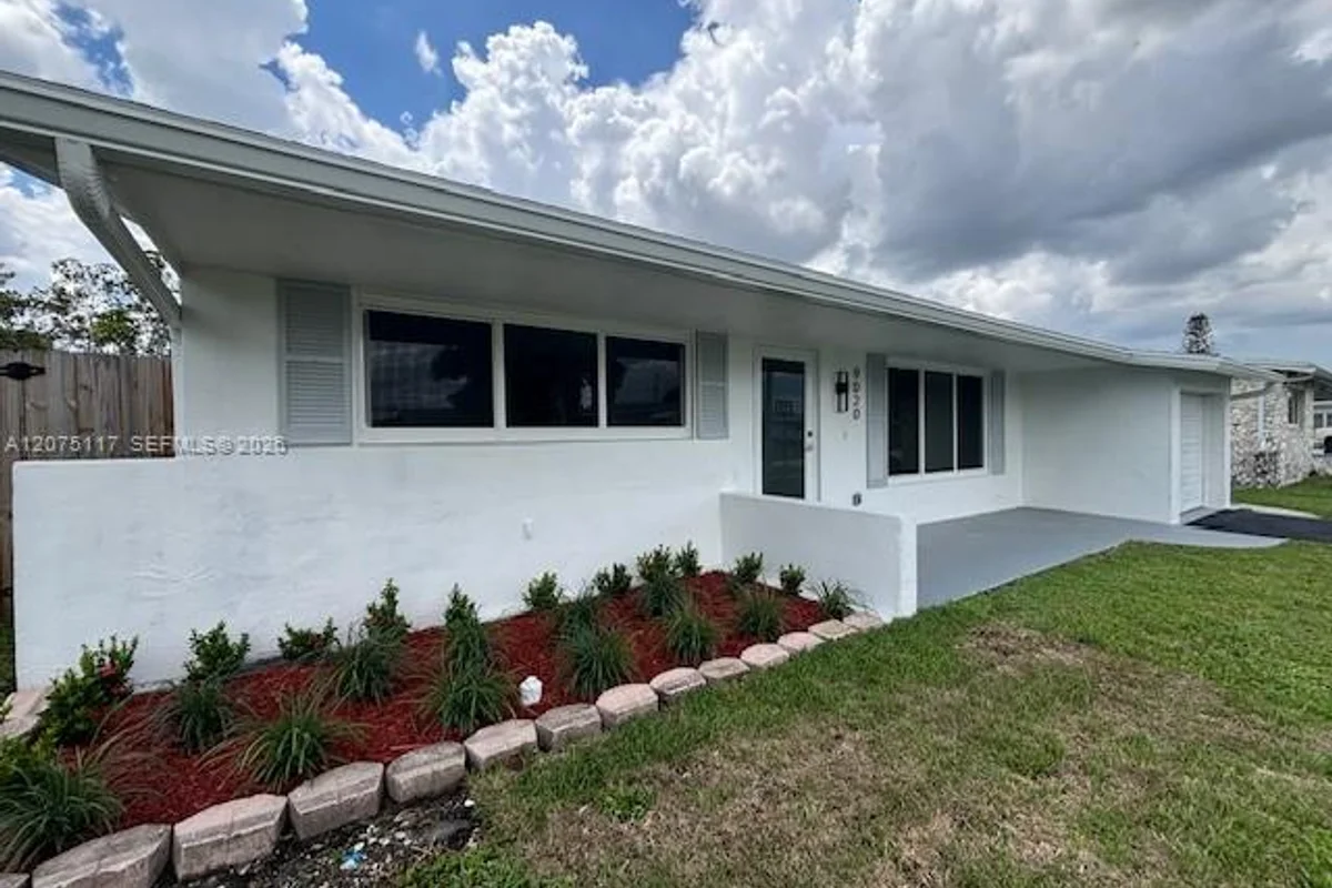 9020 Nw #24PL, Sunrise: photo 1 of 34