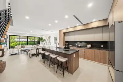 1431 SW 20th St, Miami: photo 1 of 69