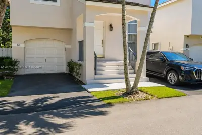 9840 NW 9th Ct, Plantation: photo 1 of 17